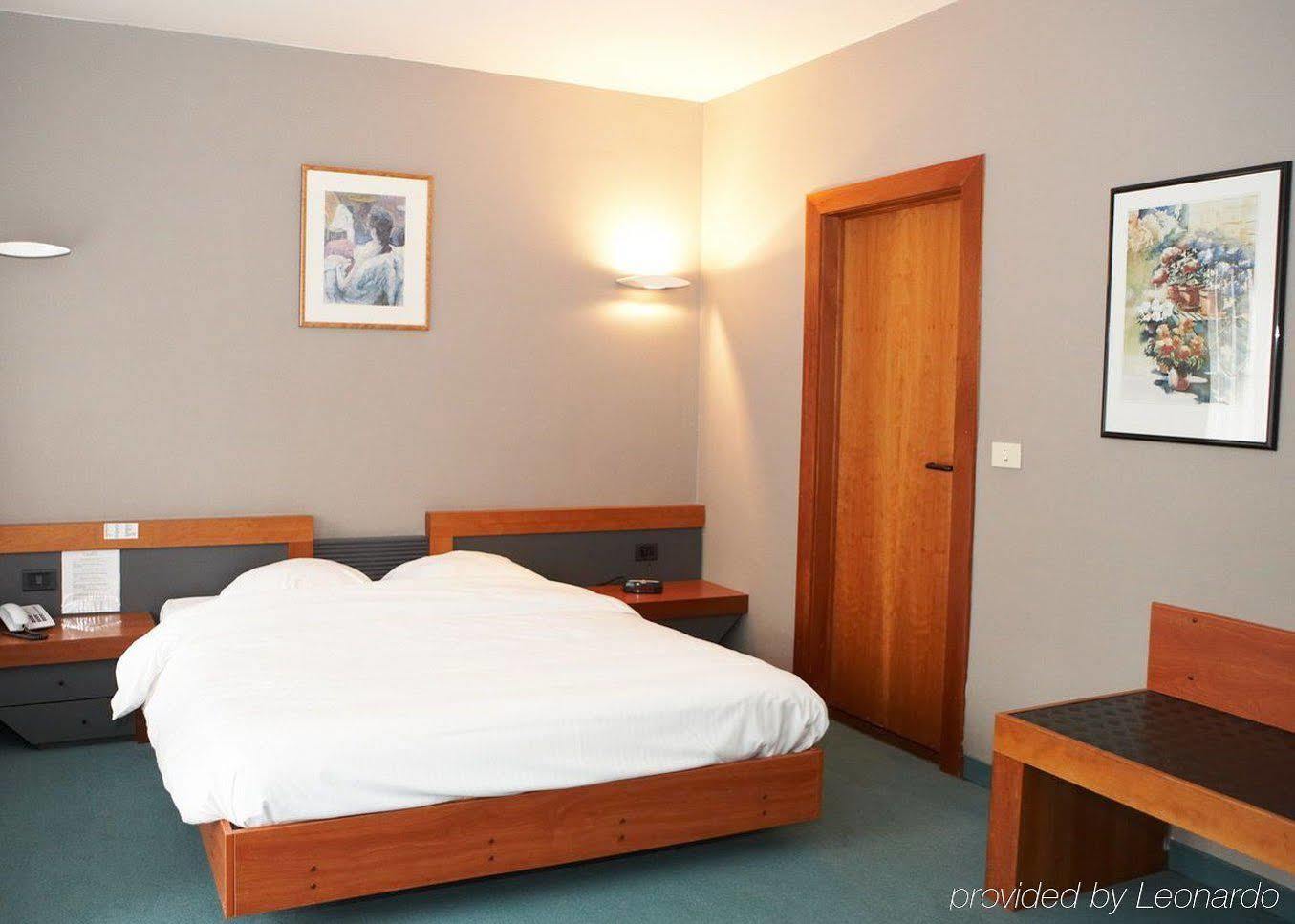 Hotel Cortina Wevelgem Zimmer foto